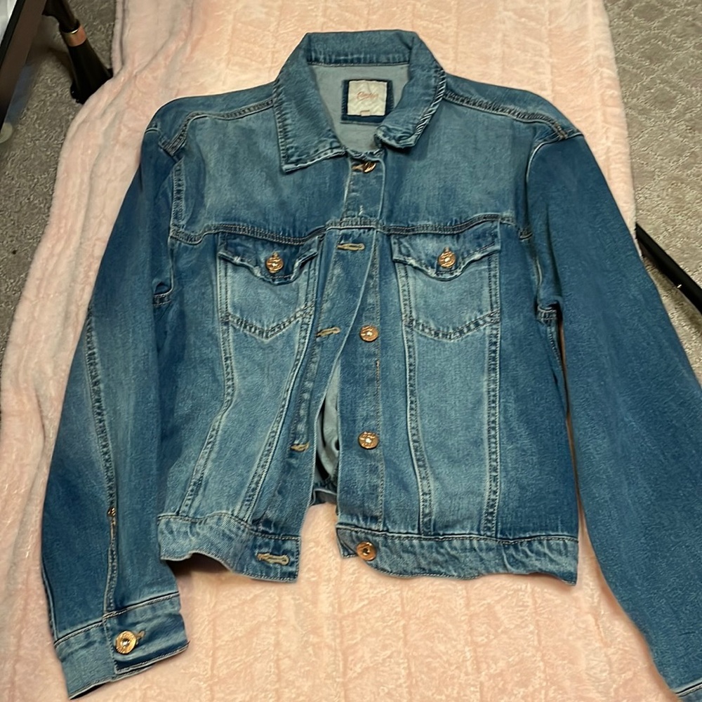 Candies Jean Jacket w/Rose Gold Buttons, Zero rips Large